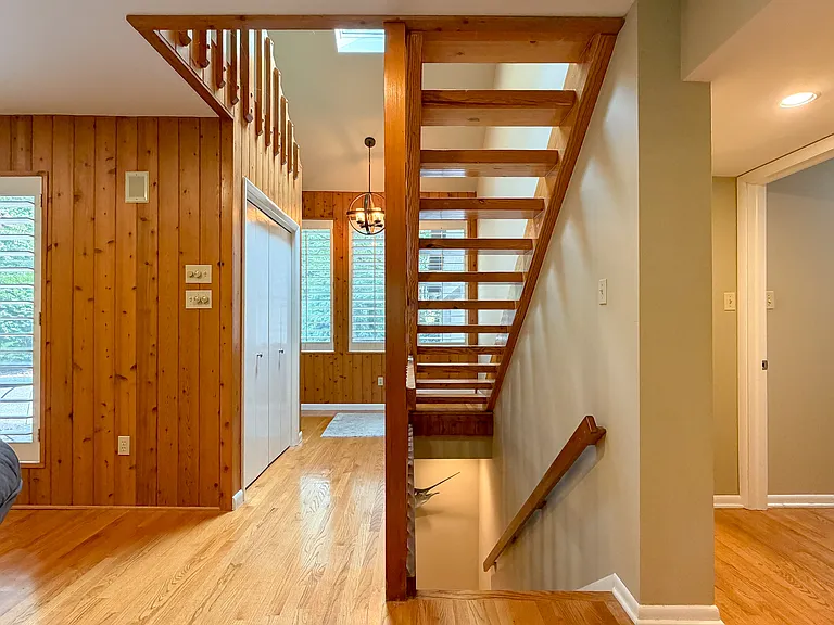 133 E Woods Dr — Photo 3