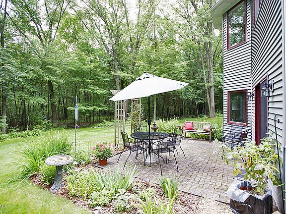4th image of 4580 Highwood Cir