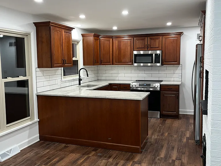 Valley View Dr — Photo 1
