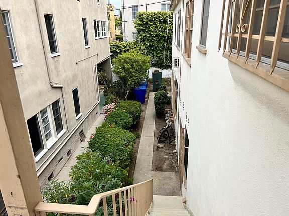 2nd image of 808 Alandele Ave #808