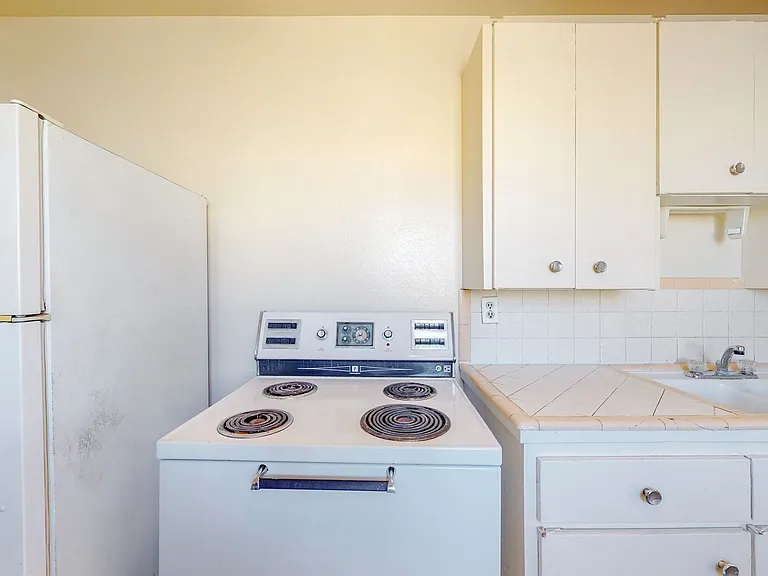 2121 Gold Ave SE — Photo 9