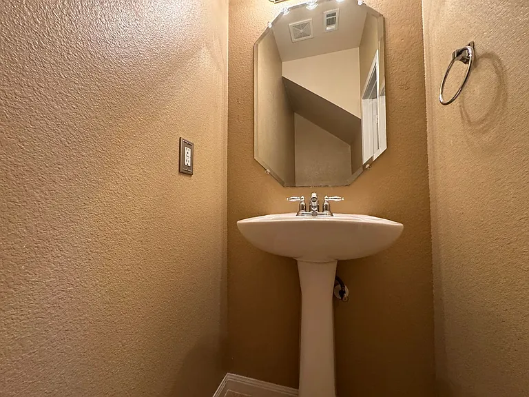 507 Taurus Dr — Photo 10