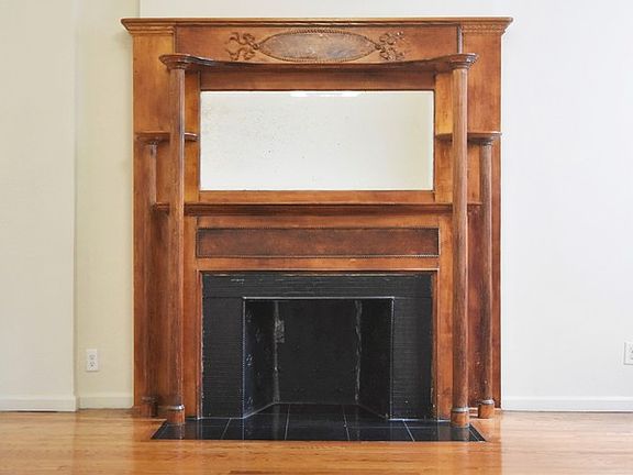3rd image of 218 W 79th St APT 2R