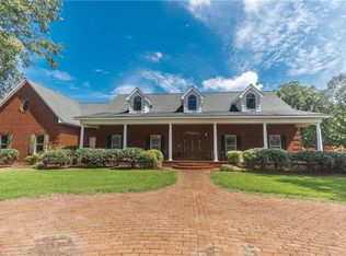 123 Sports Ln, Pilot Mountain, NC 27041