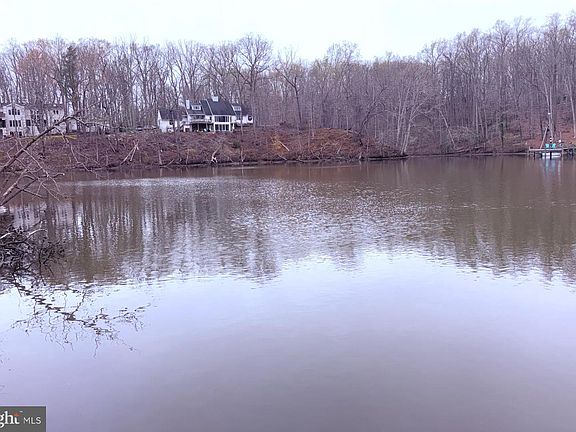 4th image of 126 Gilbert Ct