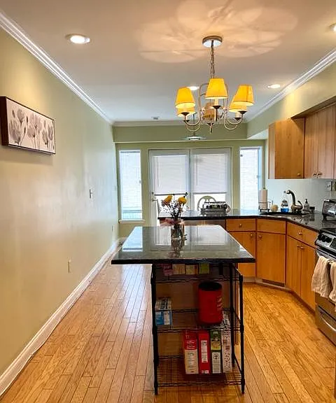 2433 Foster Ave — Photo 11