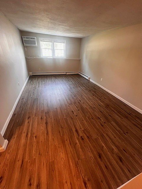 2nd image of 308 Elm St #2