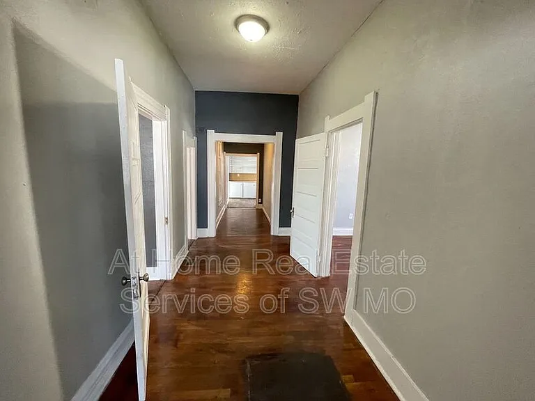 1015 N Sherman Ave — Photo 3