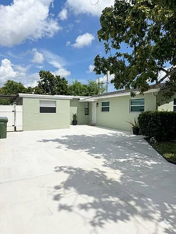 4 bed, 1423 sqft, $3,250 — Photo 2