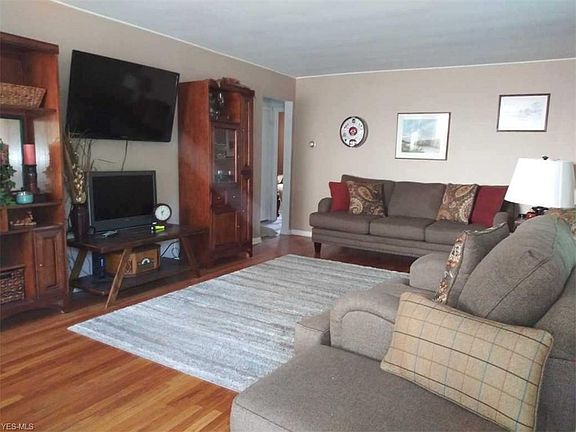 3rd image of 569 Bayfair Dr