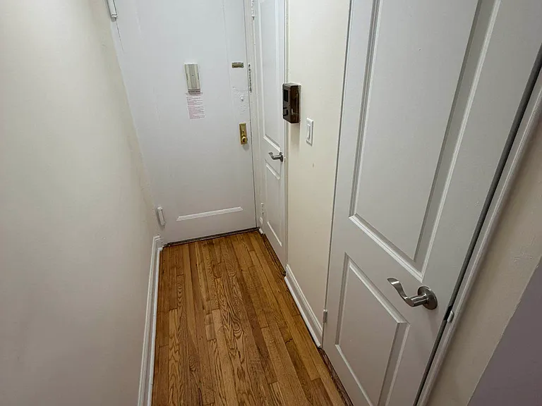 143-23 Barclay Ave #4G — Photo 3