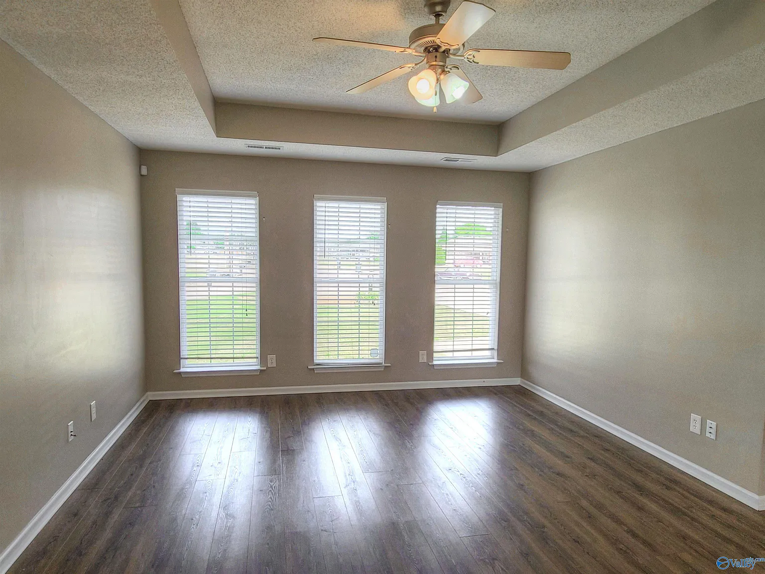 3 bed, 2.0 bath, 1497 sqft, $1,800 — Photo 4