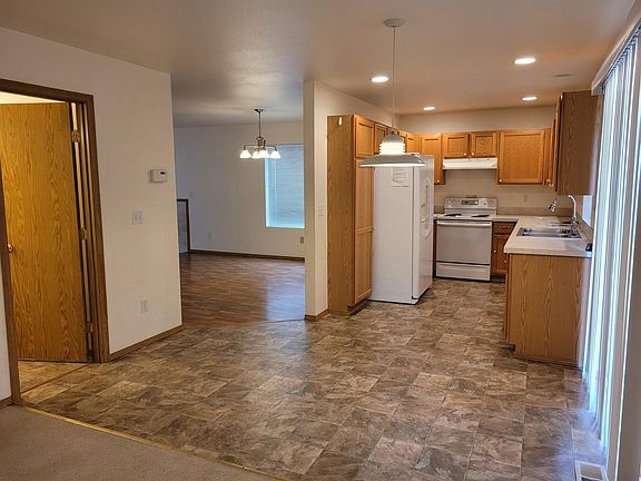 4th image of 1101 NE Beaumont Ln