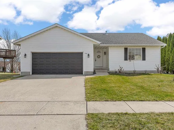 755 Alexis Ln, Marion, IA 52302