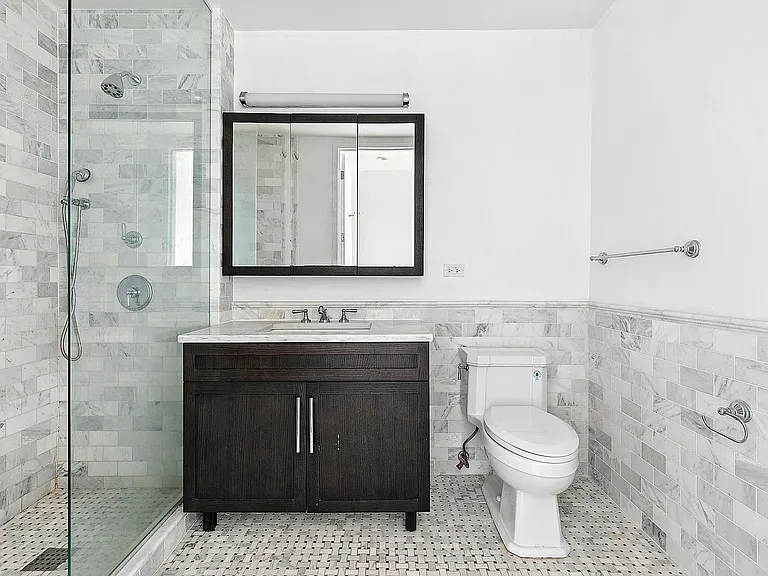 27-21 44th Dr #1302 — Photo 7