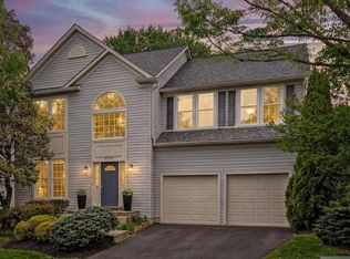 43200 Lighthouse Pl, Chantilly, VA 20152