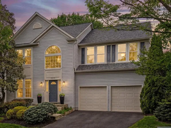 43200 Lighthouse Pl, Chantilly, VA 20152