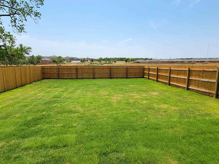 325 Brody Ln — Photo 17
