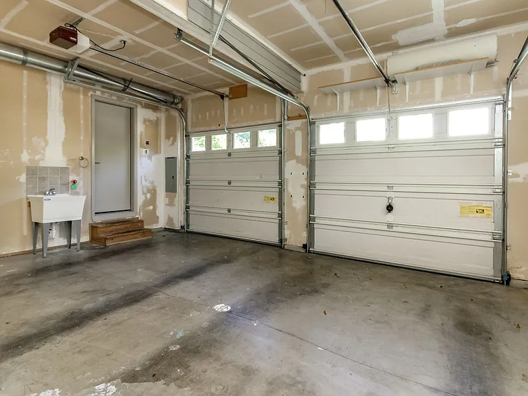 1661 Jensen Ave — Photo 50