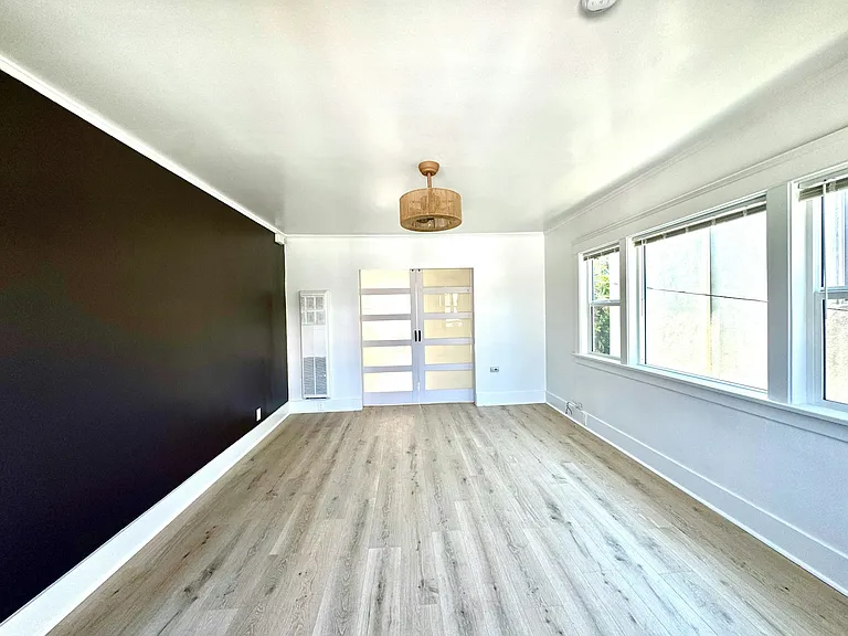 279 Redondo Ave #B — Photo 7