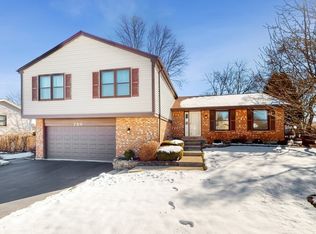 780 Old Mill Grove Rd, Lake Zurich, IL 60047