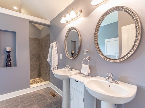 2nd image of 124 Connemara Dr