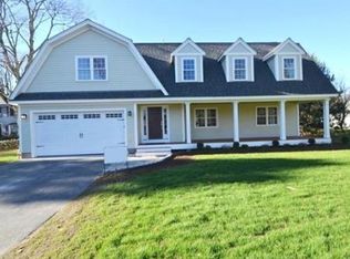 13 Pound St, Medfield, MA 02052