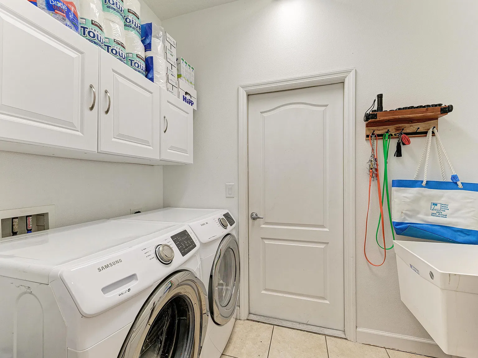 3 bed, 1953 sqft, $2,395 — Photo 3