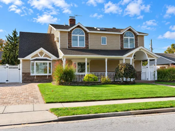 26 Ballad Lane, Hicksville, NY 11801