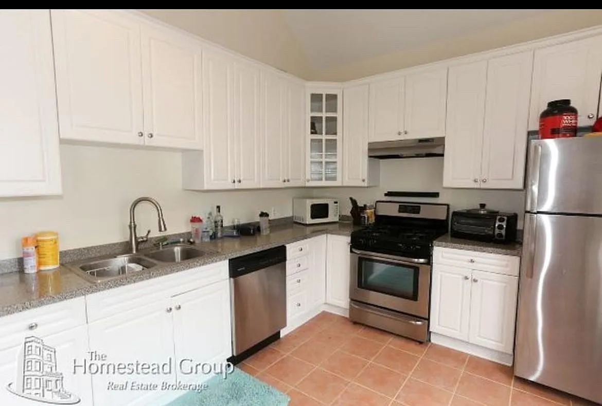 3 bed, 2000 sqft, $3,000 — Photo 3