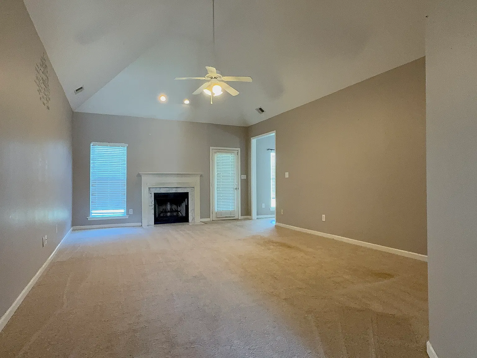 3 bed, 1512 sqft, $1,549 — Photo 2