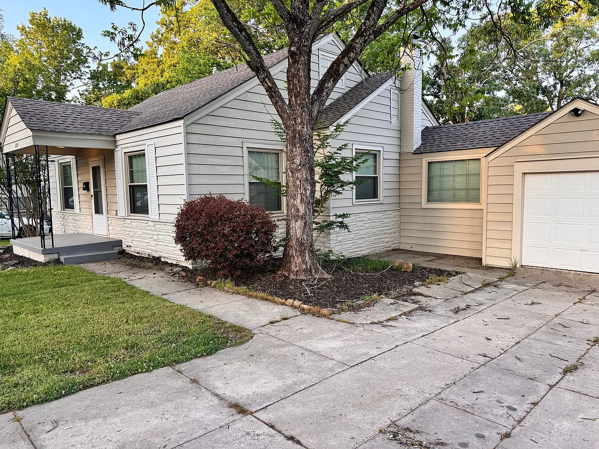 Building Photo - 609 S Martin St