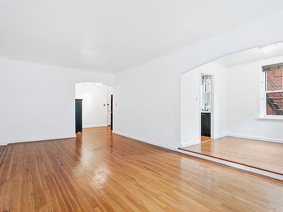 4th image of 310 W 55th St #G3