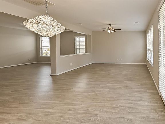 4th image of 14350 Persimmon Woods Dr