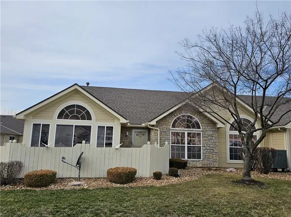 6105 NE Kensington Dr, Lees Summit, MO 64064