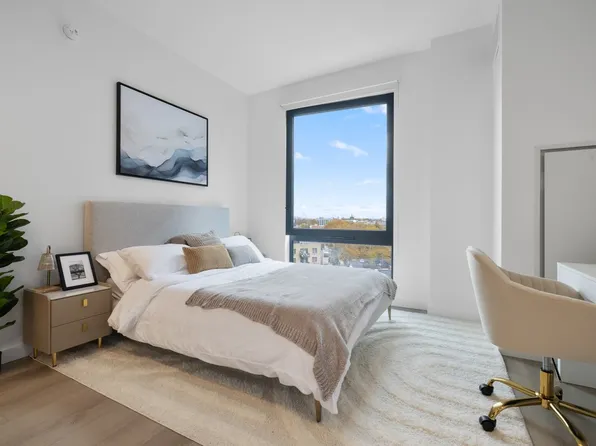 72-01 Queens Boulevard image 1 of 36