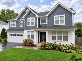 408 Pinehurst Ct, Gurnee, IL 60031