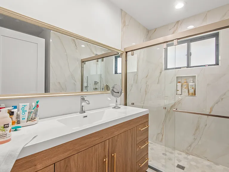 3007 S Hobart Blvd — Photo 17
