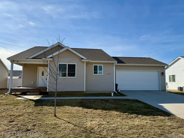 3152 Dahlia Dr, Burton, MI 48519