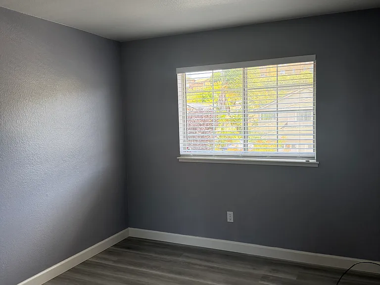1147 Legend Cir — Photo 17