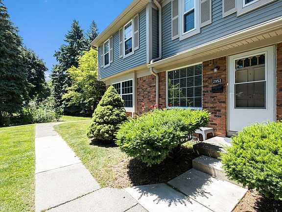 3rd image of 2952 W Whittier Ct