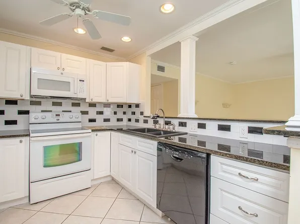 61 Woodland Dr APT 102, Vero Beach, FL 32962