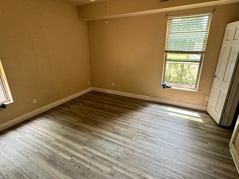 3420 S Harwood St — Photo 5