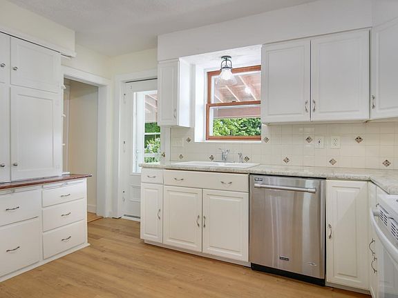 5th image of 322 1st St