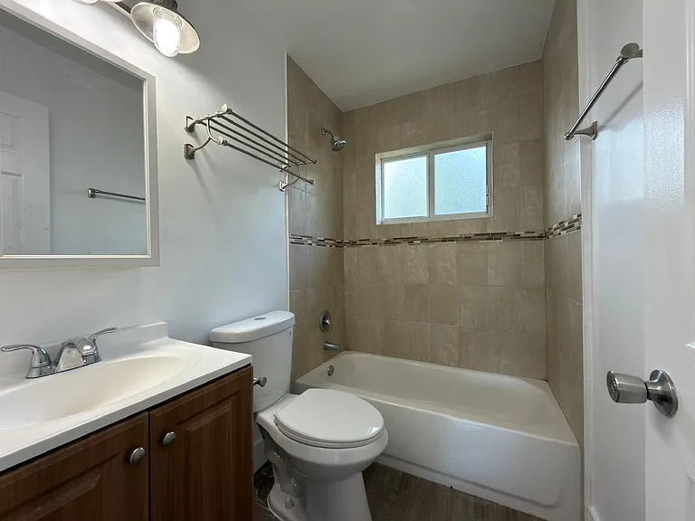 600 NW 18th St W — Photo 20