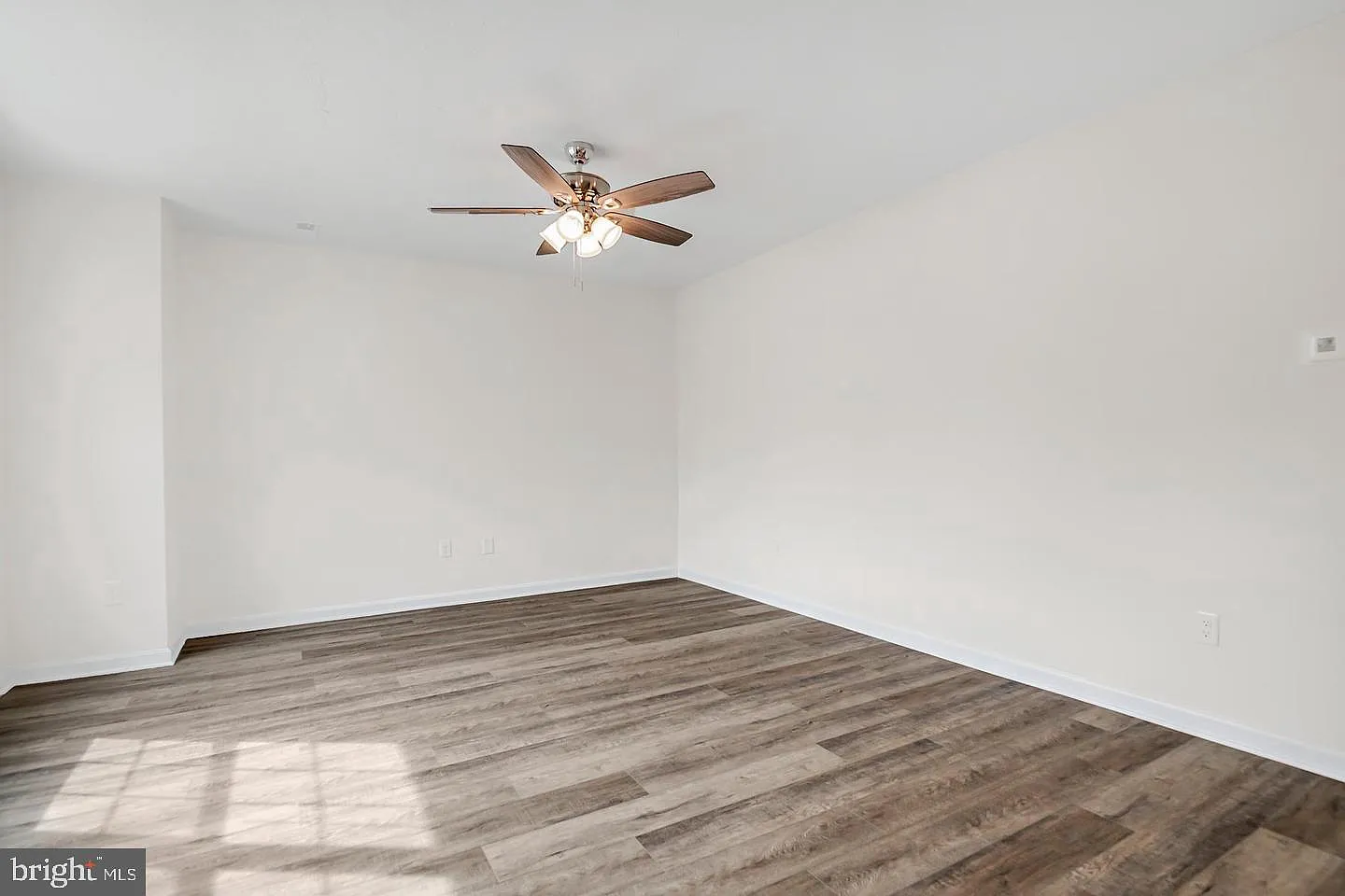 3 bed, 2.5 bath, 1252 sqft, $1,875 — Photo 4