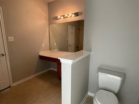 4th image of 1502 Claremont Garden Cir