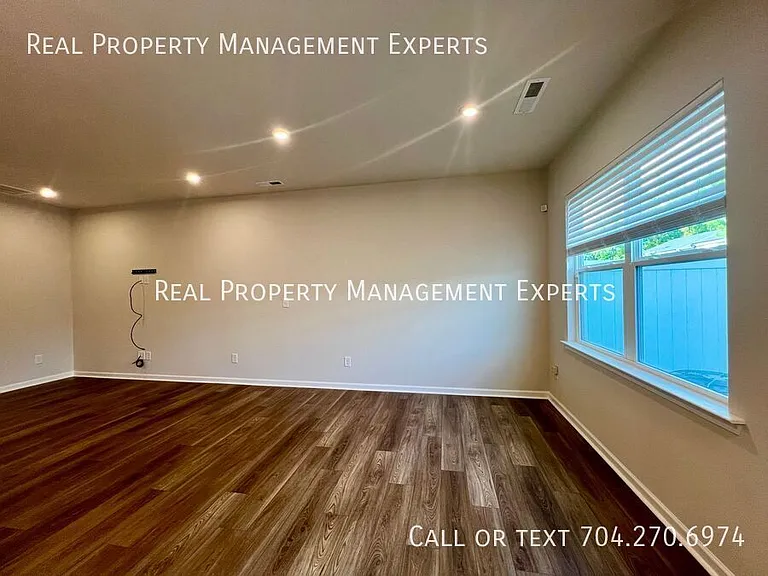 3115 Hutton Gardens Ln — Photo 7