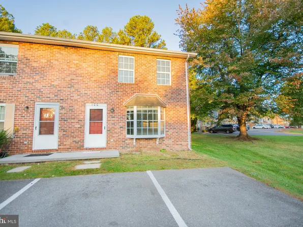 100 Warren Cir, Stephens City, VA 22655