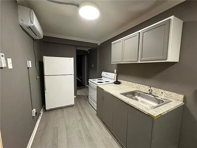 2 bed, 1.0 bath, 432 sqft, $900 — Photo 2